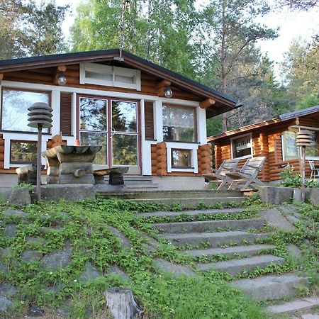 Hotel Hirsimoekki Ja Makuuaitta Karijoki Exterior foto