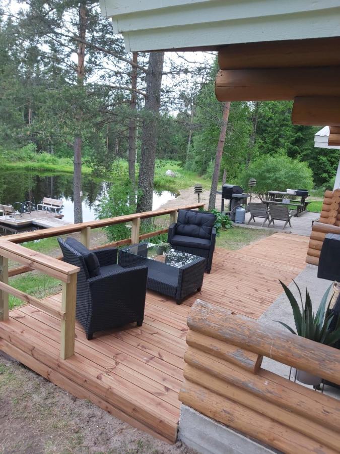 Hotel Hirsimoekki Ja Makuuaitta Karijoki Exterior foto