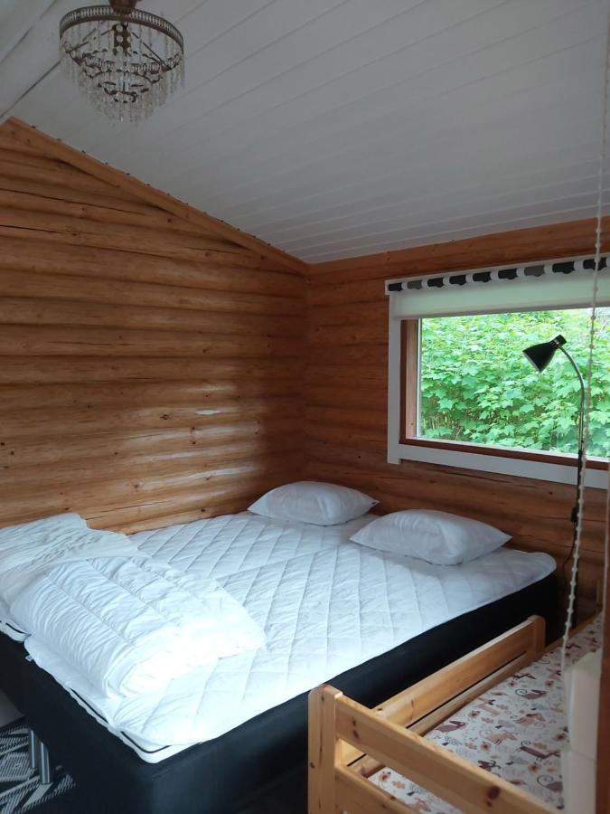 Hotel Hirsimoekki Ja Makuuaitta Karijoki Exterior foto