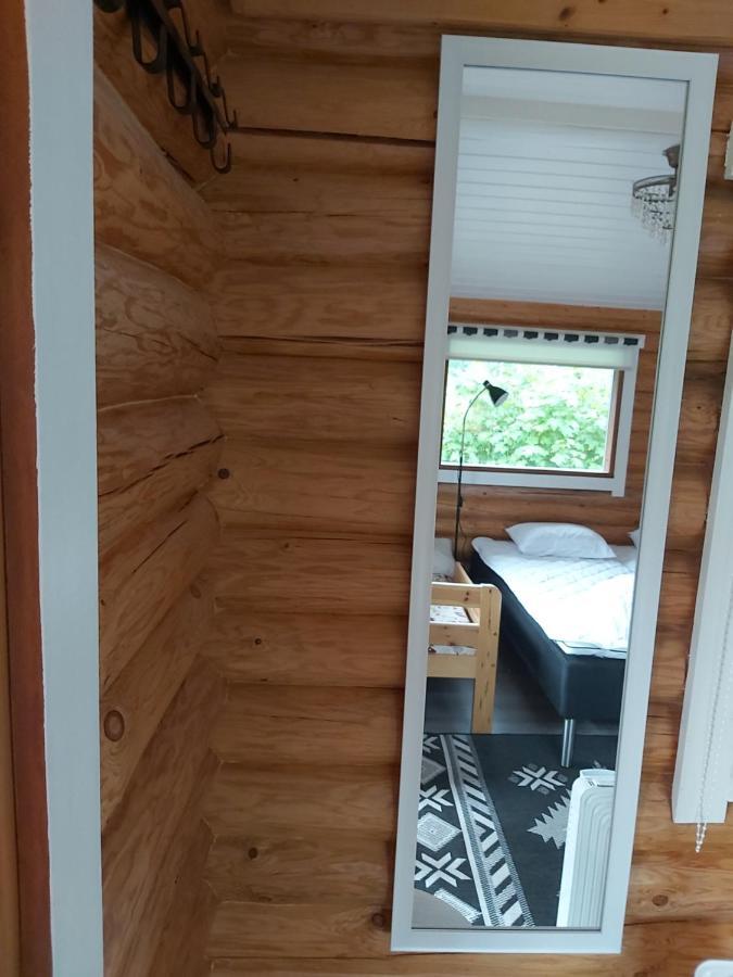 Hotel Hirsimoekki Ja Makuuaitta Karijoki Exterior foto