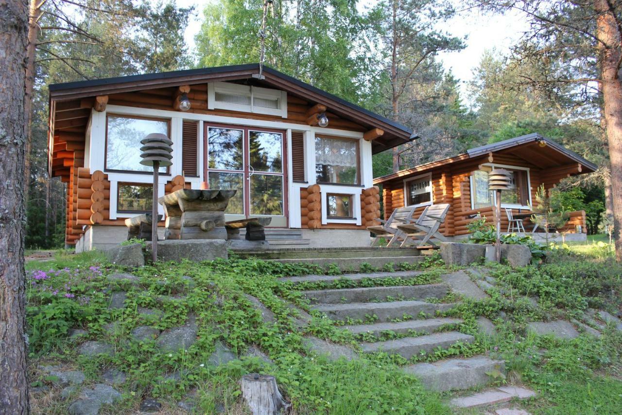 Hotel Hirsimoekki Ja Makuuaitta Karijoki Exterior foto