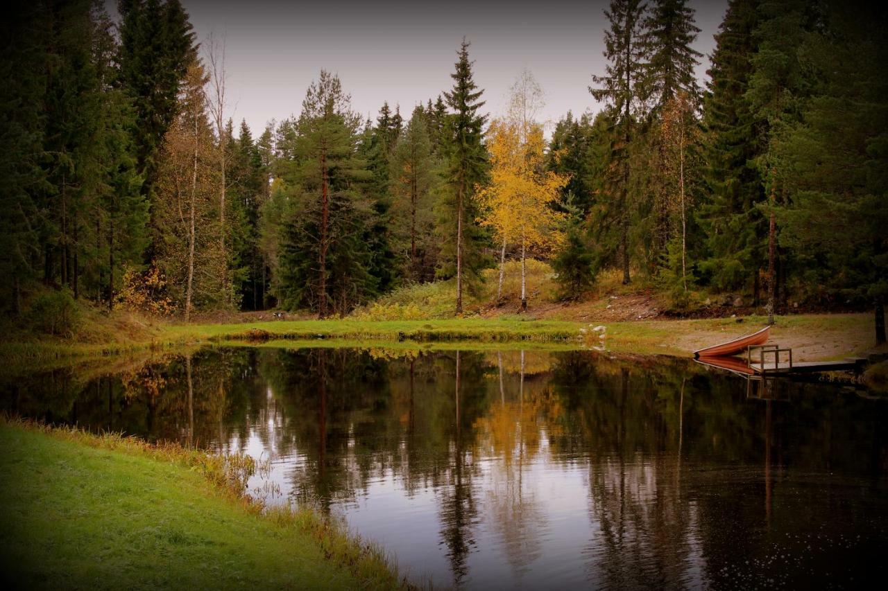Hotel Hirsimoekki Ja Makuuaitta Karijoki Exterior foto