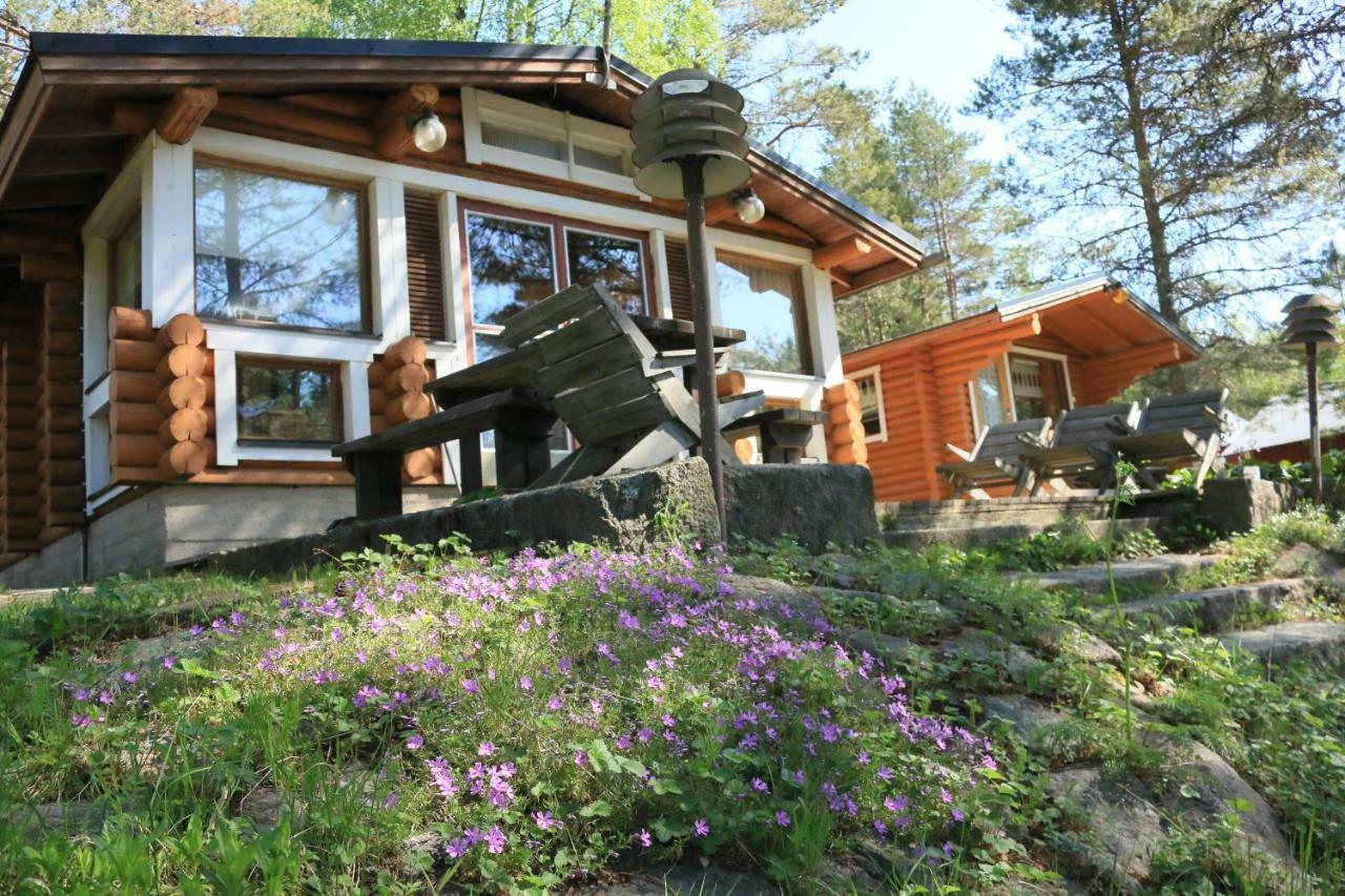 Hotel Hirsimoekki Ja Makuuaitta Karijoki Exterior foto